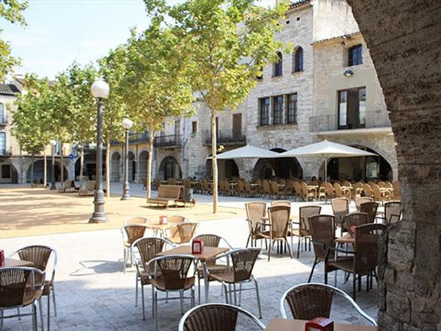 Plaça Major de Banyoles - Terrasses de bars.